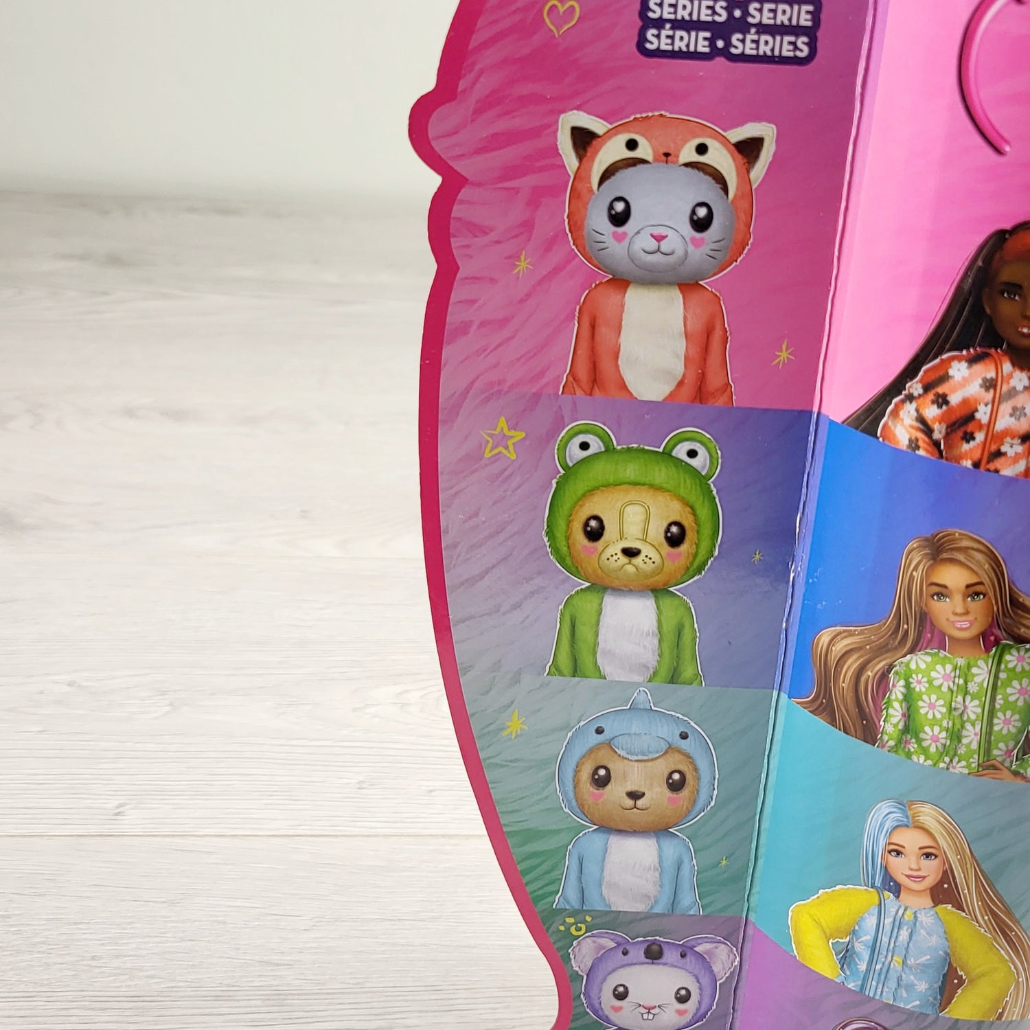 KTBL3 - NEW - Barbie Cute Reveal set + 10 accessories