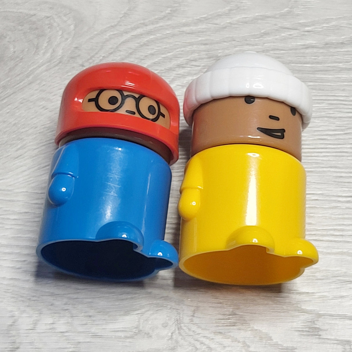 ALWS1 - IKEA people (set of 2), good condition - interchangeable parts