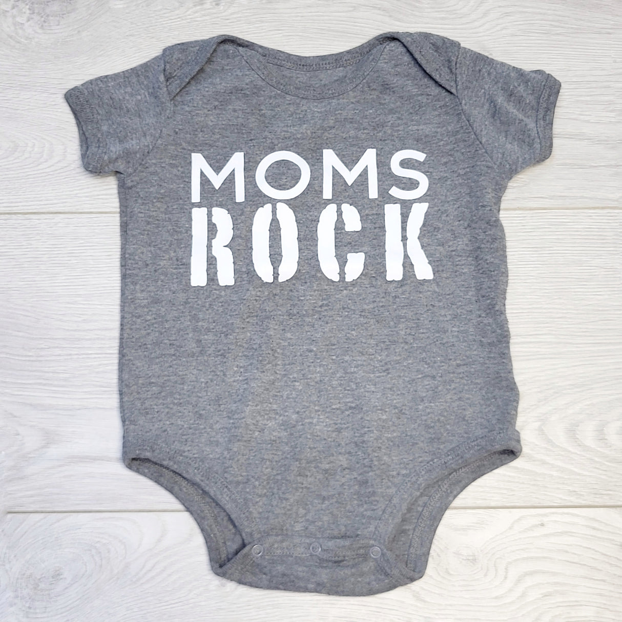 CHOL1 - Thyme Maternity grey "Moms Rock" onesie, one size fits all