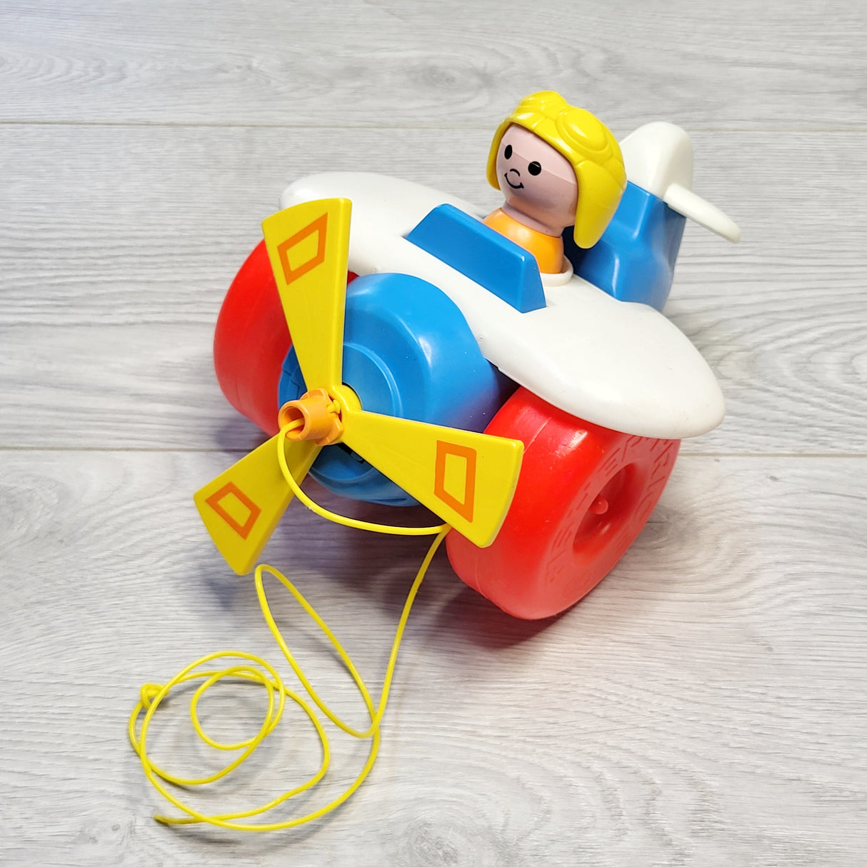 JGAL1 - Vintage 1980 Fisher Price Airplane pull toy (propeller turns)