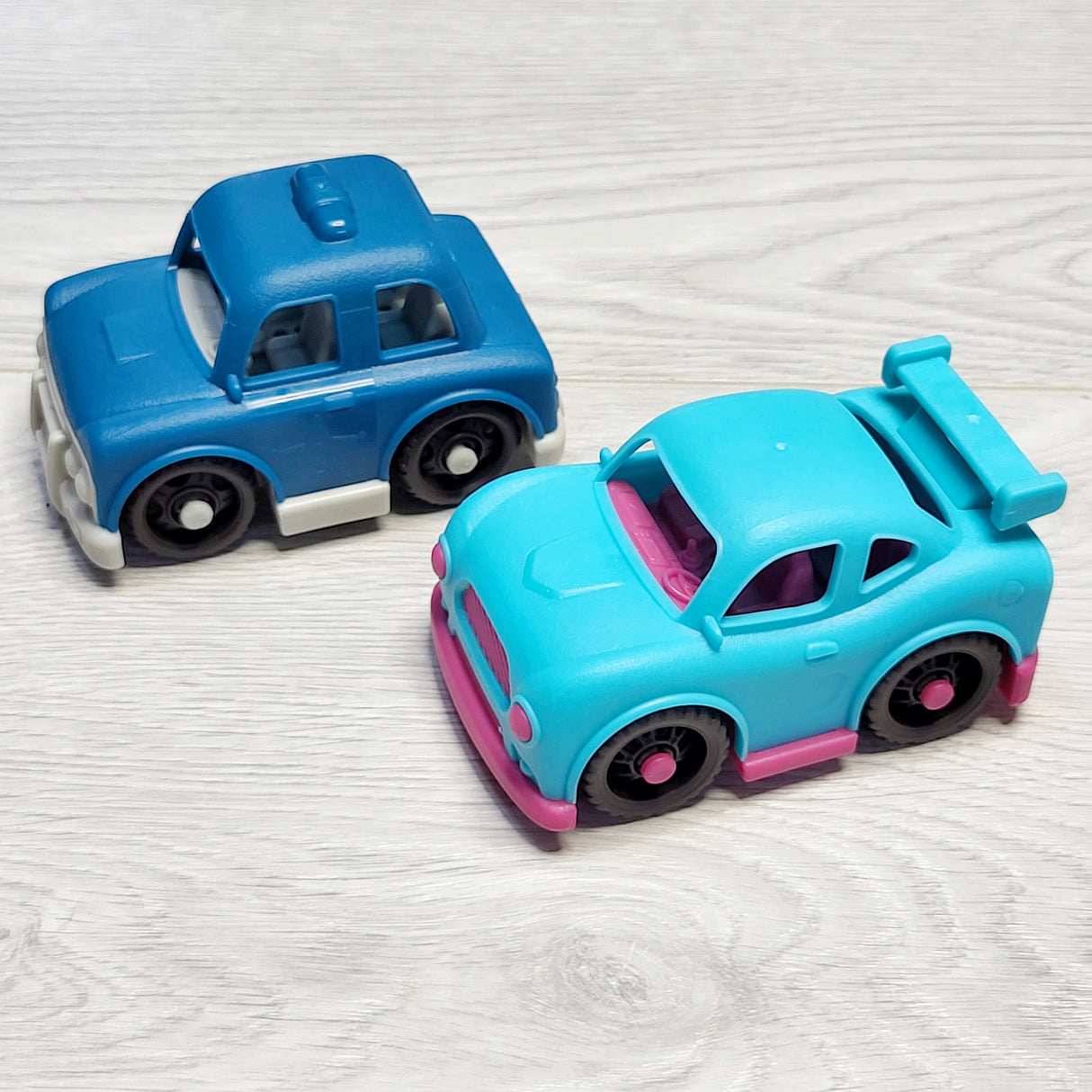 MIRE2 - B. Happy mini cruiser cars (2pcs)