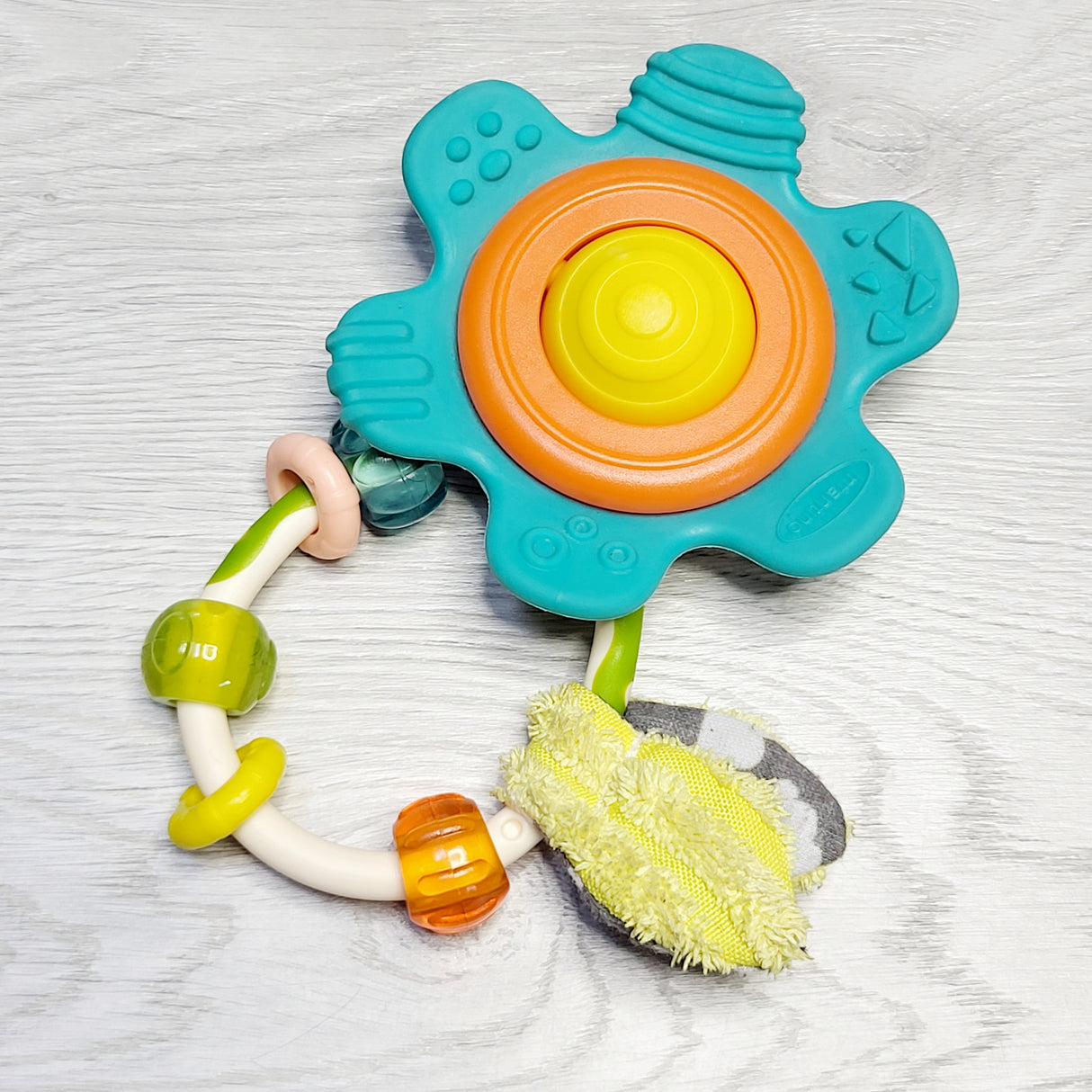 MIRE2 - Infantino spinning rattle teether