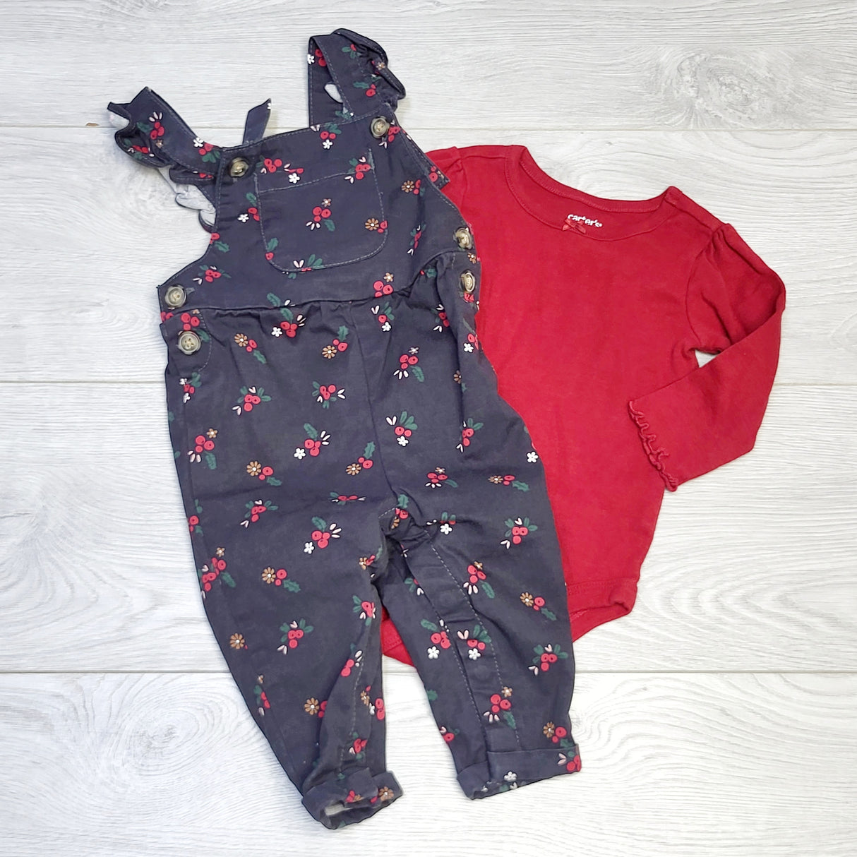 COWN1 - Carters 2pc overall set.  Size 6 months