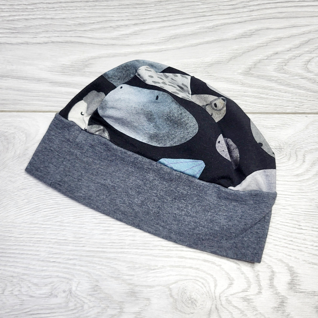 RZA2 - Handmade infant hat with whales. Size 6 months