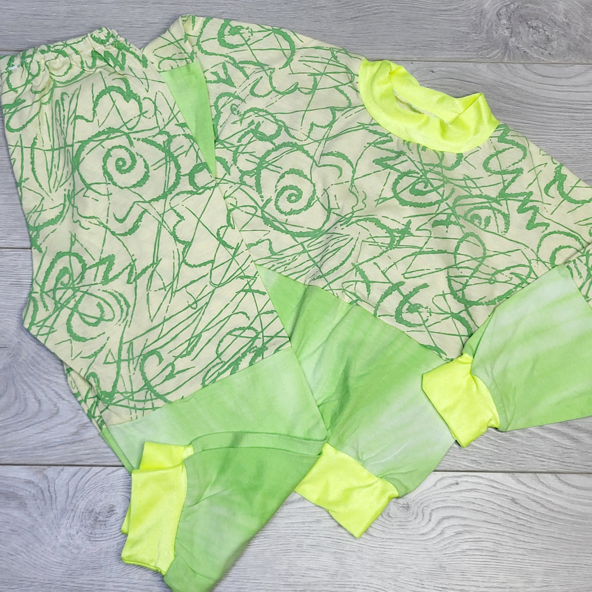 CRTH1 - Handmade neon 2pc set. Approx 4/5T