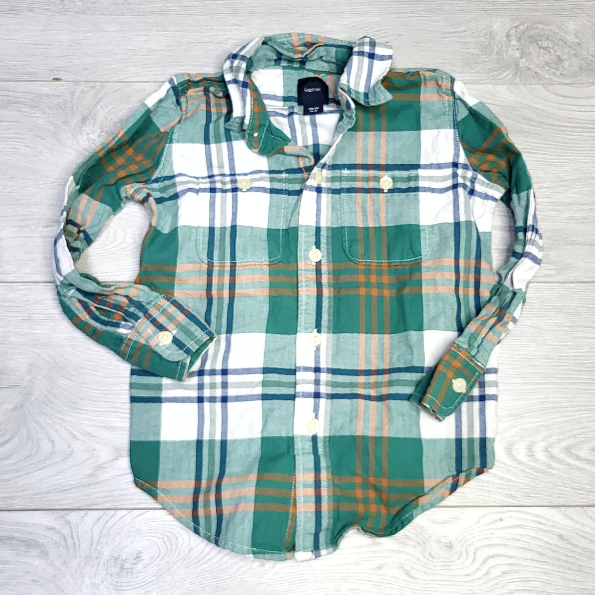 KJHN1 - Gap green plaid button down shirt. Size 4/5T
