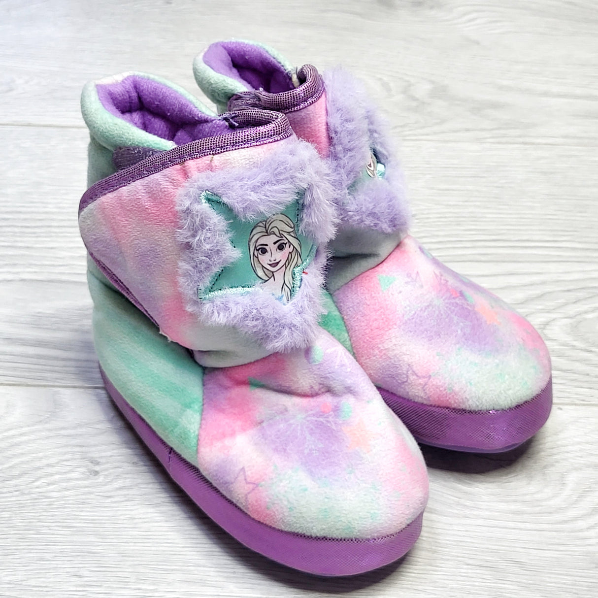 KJHN2 - Frozen 2 plush hard sole slipper boots. Size 5/6
