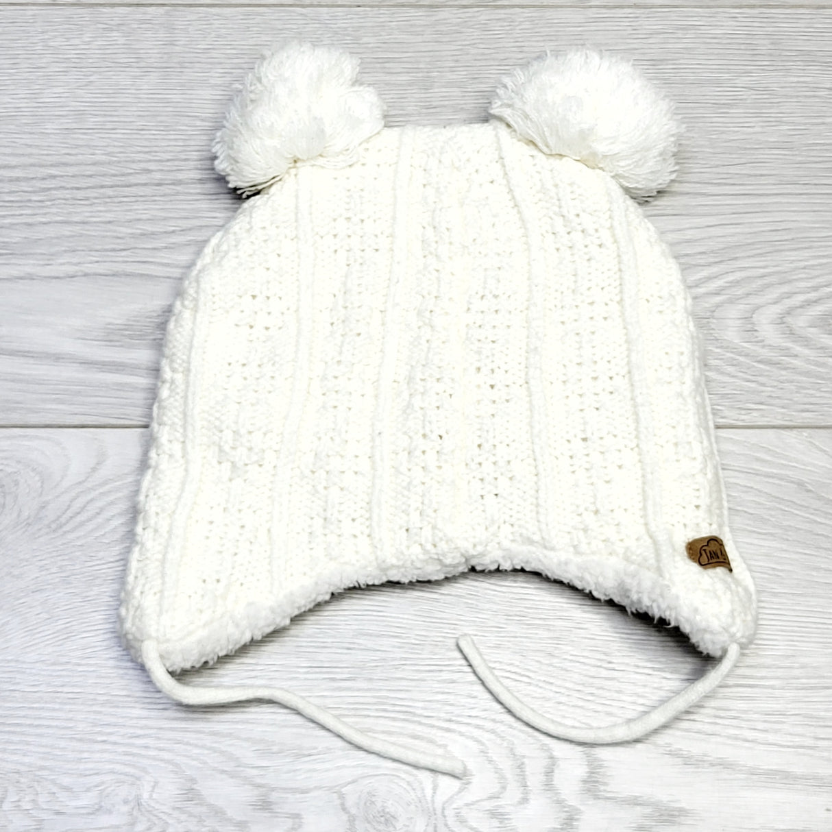 KJHN2 - Jan ans Jul white minky lined hat. Size medium (6-24 months)