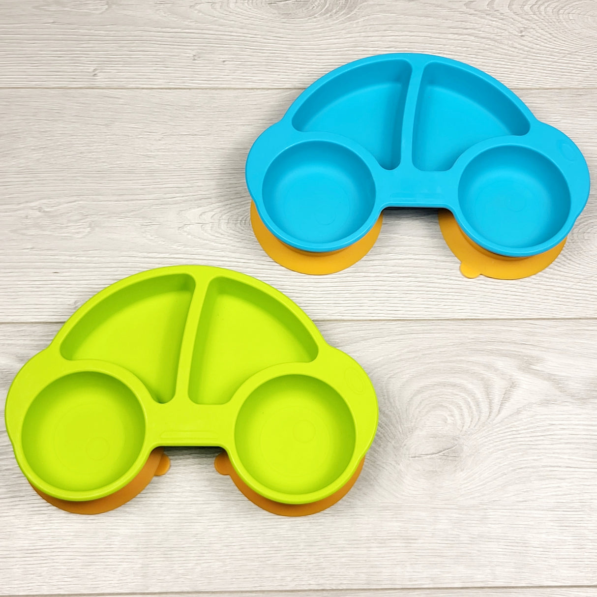 JLSN5 - Car shaped silicone divided plate with suction cup bottoms (set of 2)