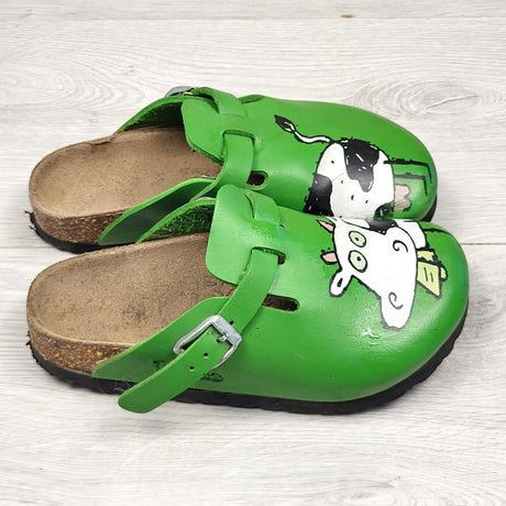 JLTZ3 - Birki's by Birknstock cow themed leather clogs. Size like an 11