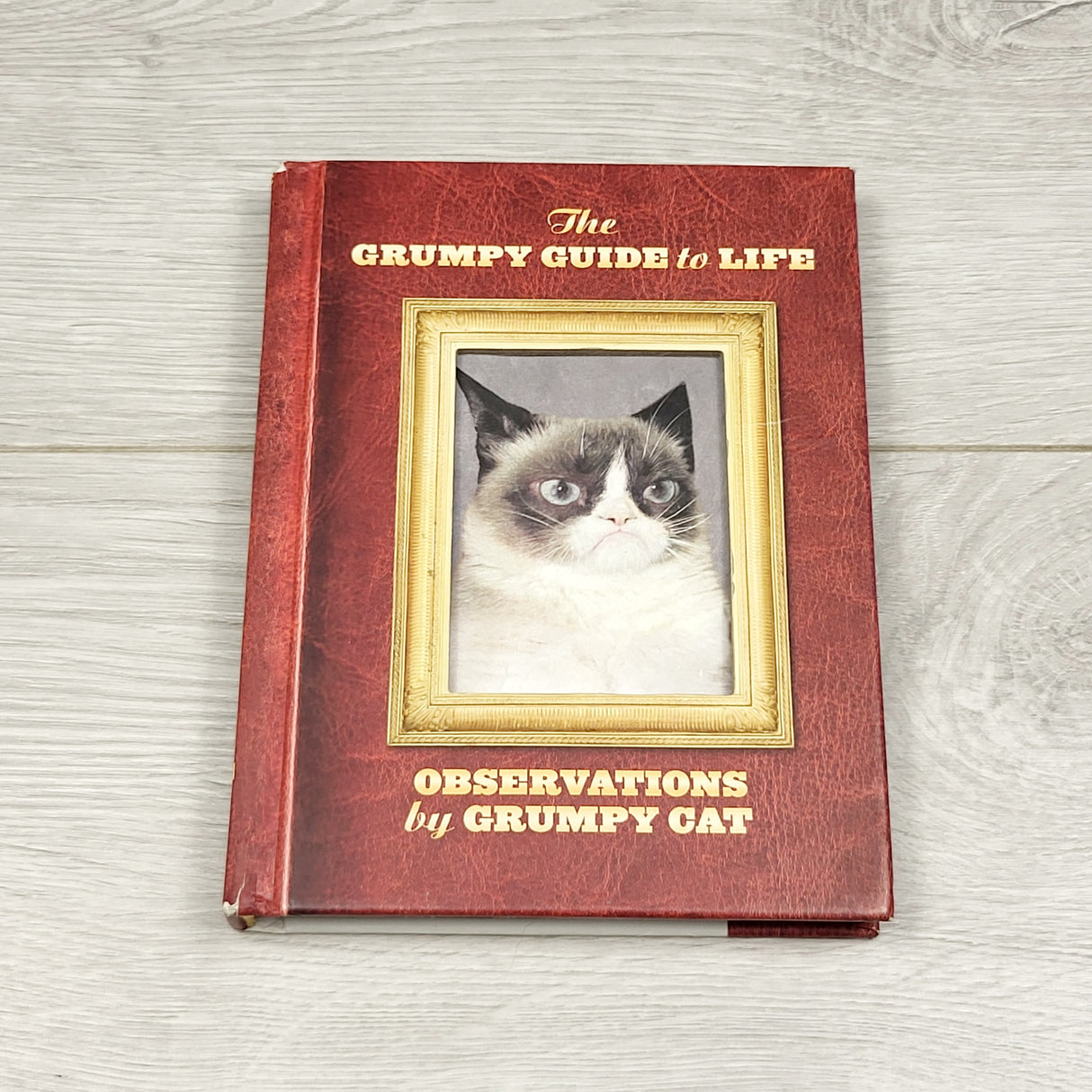 KBRD12 - The Grumpy Guide to Life. Hardcover Grumpy Cat book