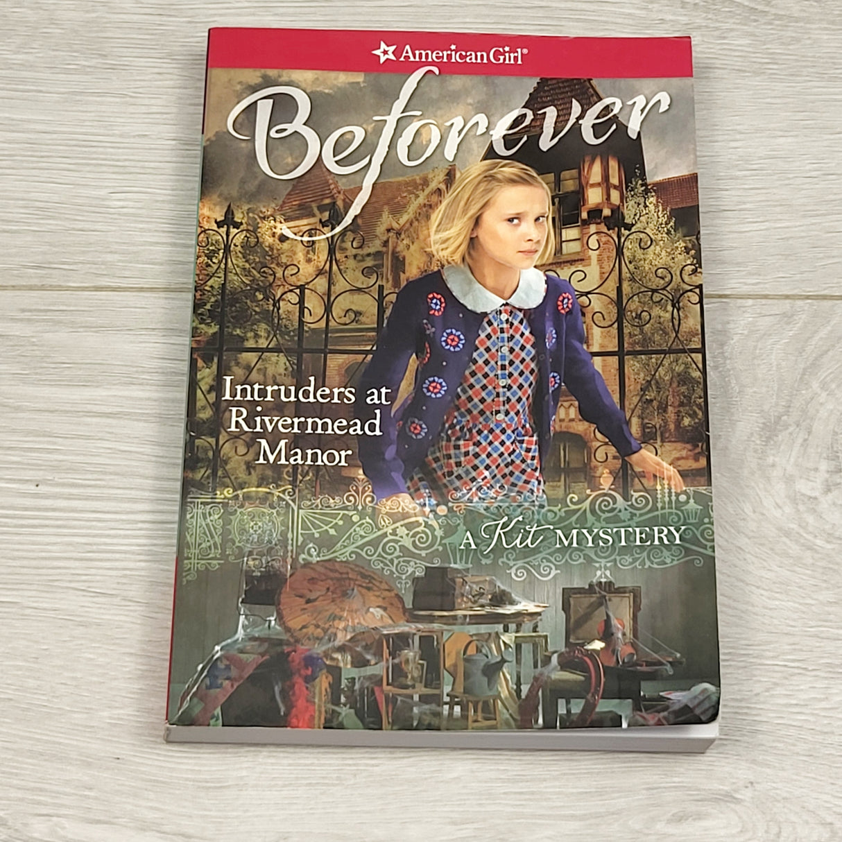 KBRD12 - Intruders at Rivermead Manor. Soft cover American Girl Beforever chapter book