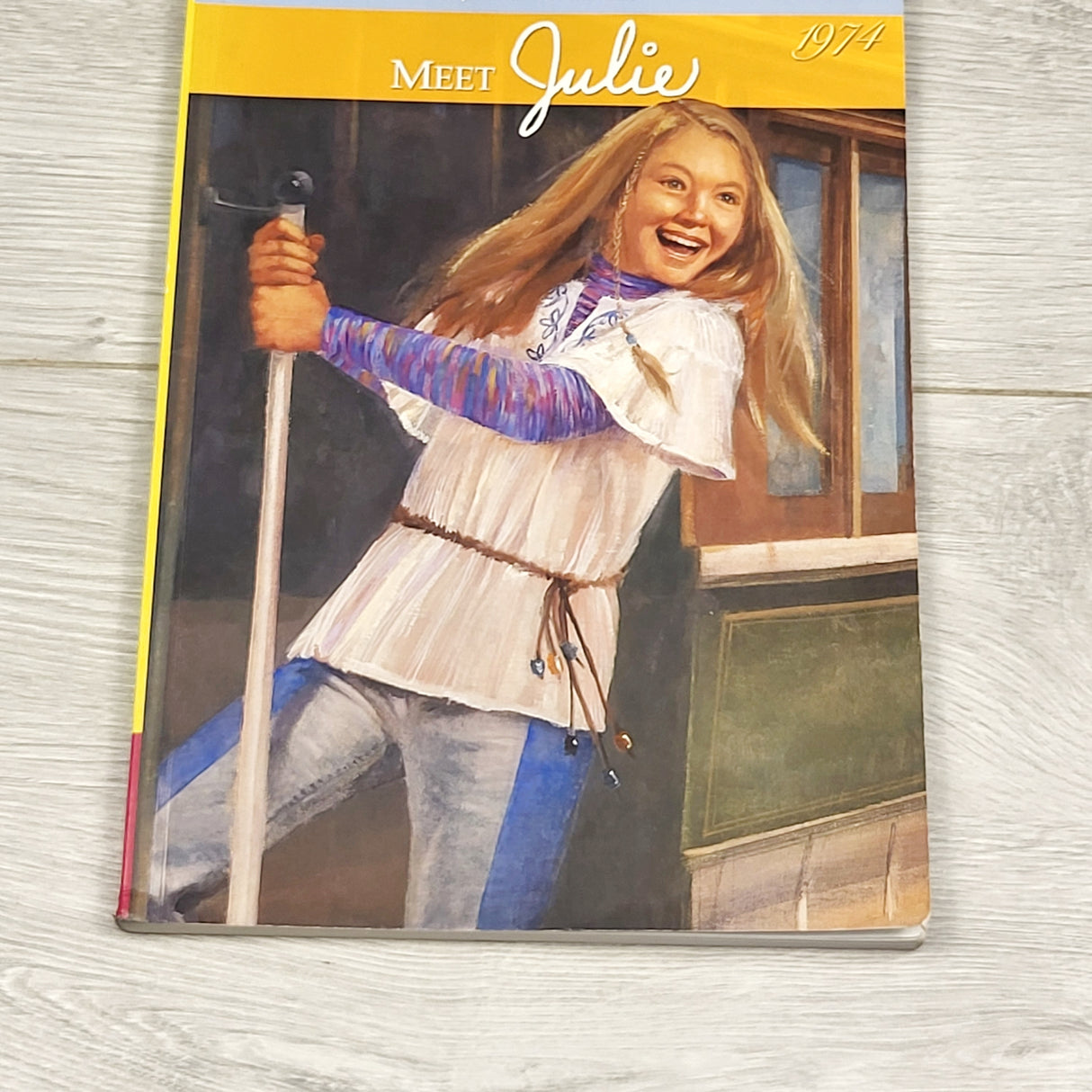 KBRD12 - Meet Julie. Soft cover American Girl chapter book