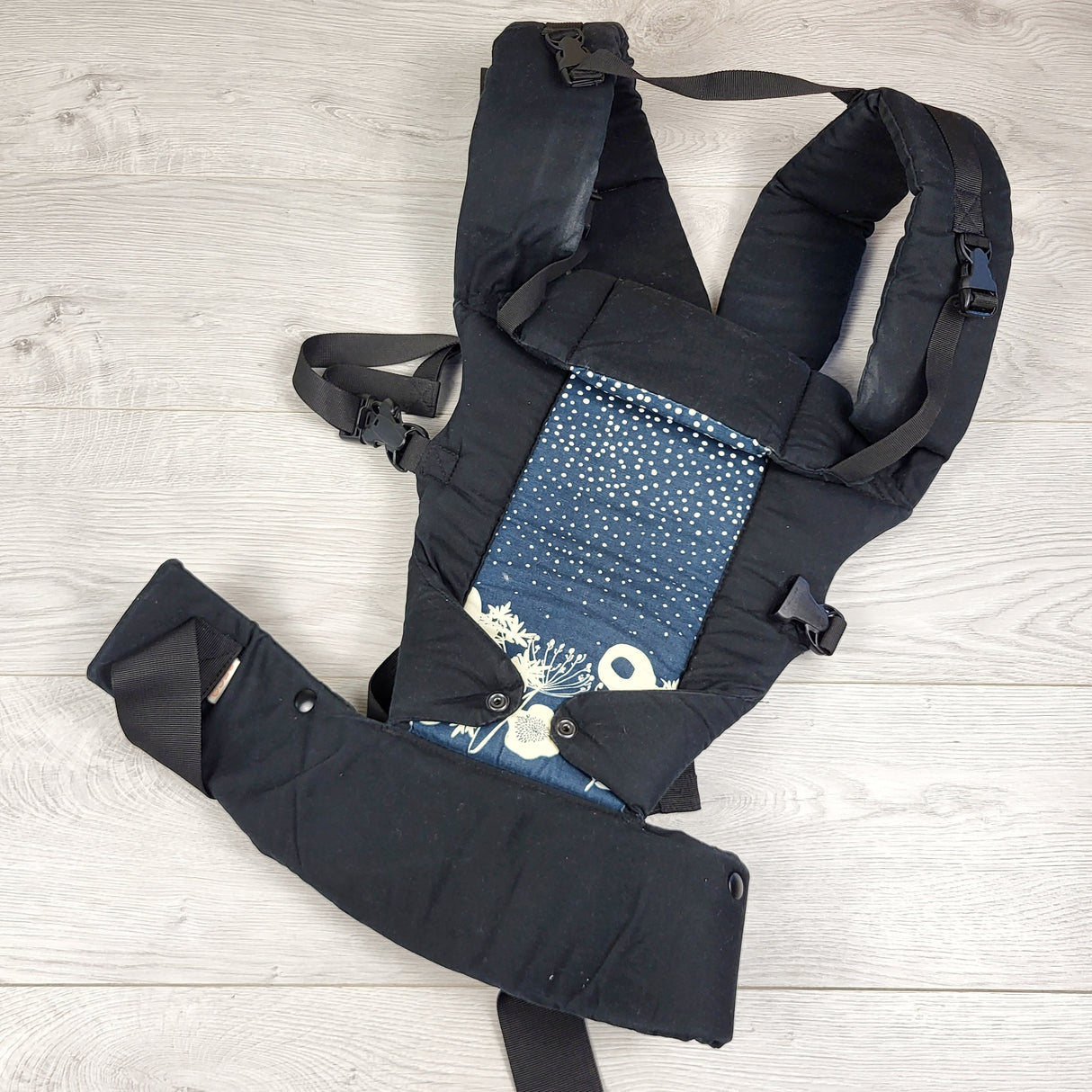 GBAR1 - Beco "Gemini Twilight" baby carrier.