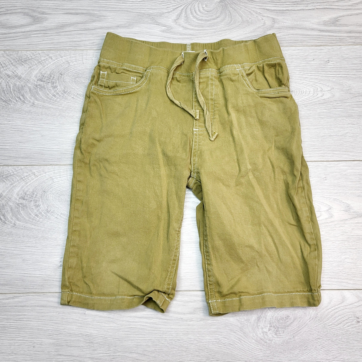 JJSS6 - Peekaboo Beans pull on shorts. size 7