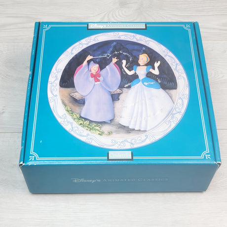 CMOH2 - Disney’s 1950 Animated Classics Cinderella 3D Collectible Plate. Local pick up or delivery only