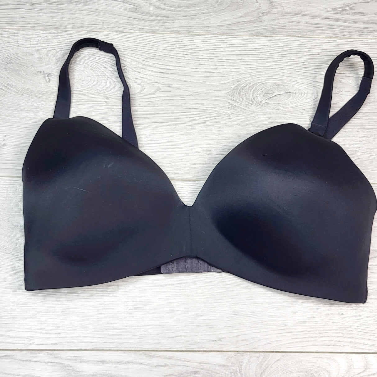 GBAR2 - Thyme Maternity black padded nursing bra. Size 38D