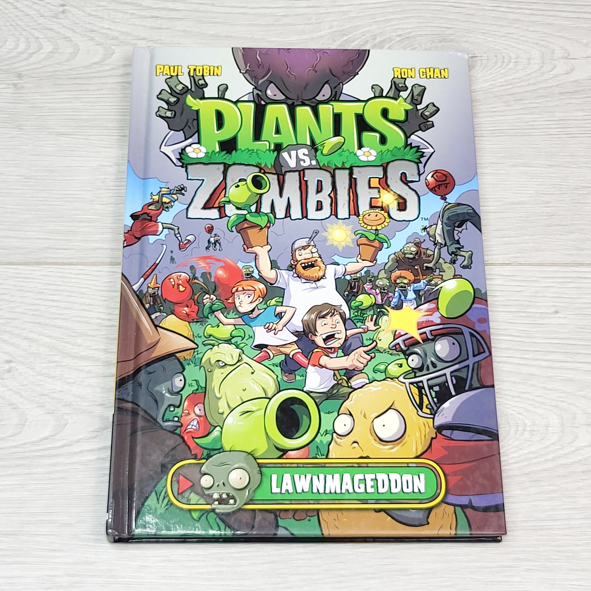 KBRD2 - Plants Vs. Zombies. Hardcover full colour graphic novel