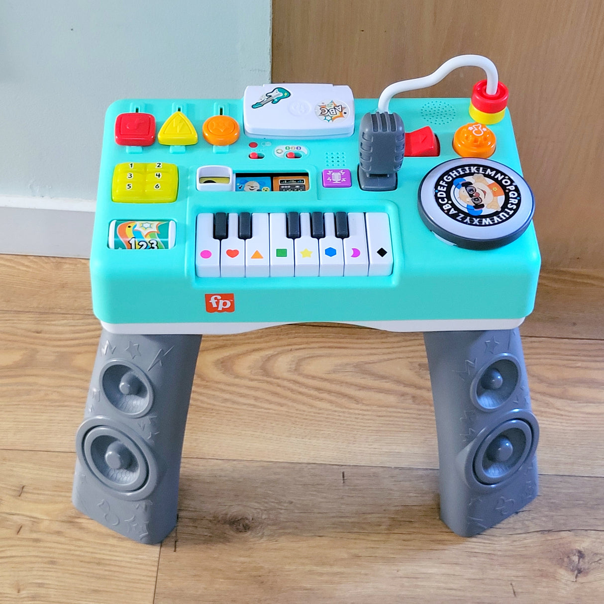 THJN1 - Fisher Price Laugh & Learn Mix & Learn DJ Table. Local pick up or delivery only