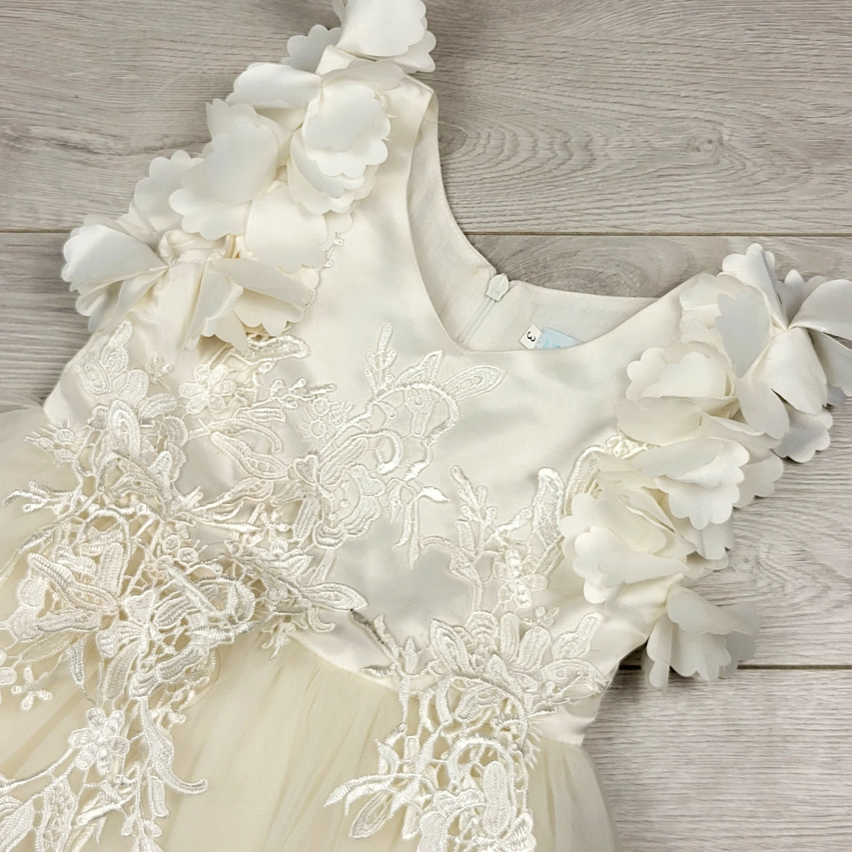 THJN1 - Just Couture ivory special occasion dress. Size 3T