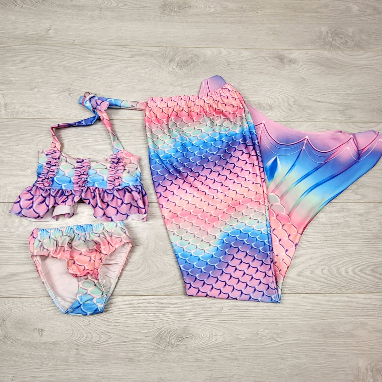 THJN1 - Mermaid 3pc swimsuit. Size 4T