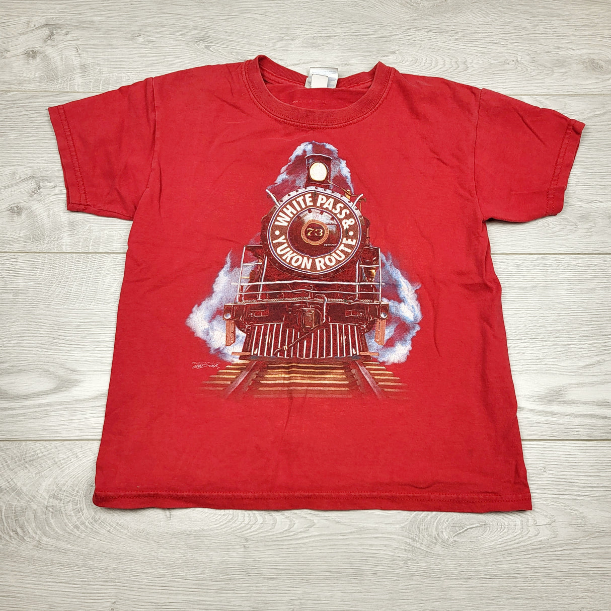 AHFF4 - Red White Pass Yukon Train t-shirt. Size XS (4/5Tish)