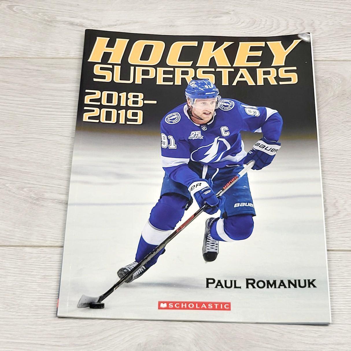 DWNF4 - Hockey Superstars. Soft cover book