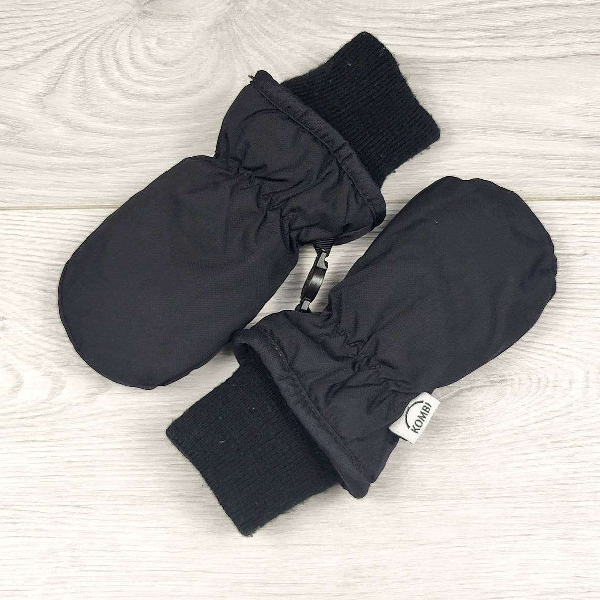 KHAN1 - Kombi black mittens. Size 12-24 months