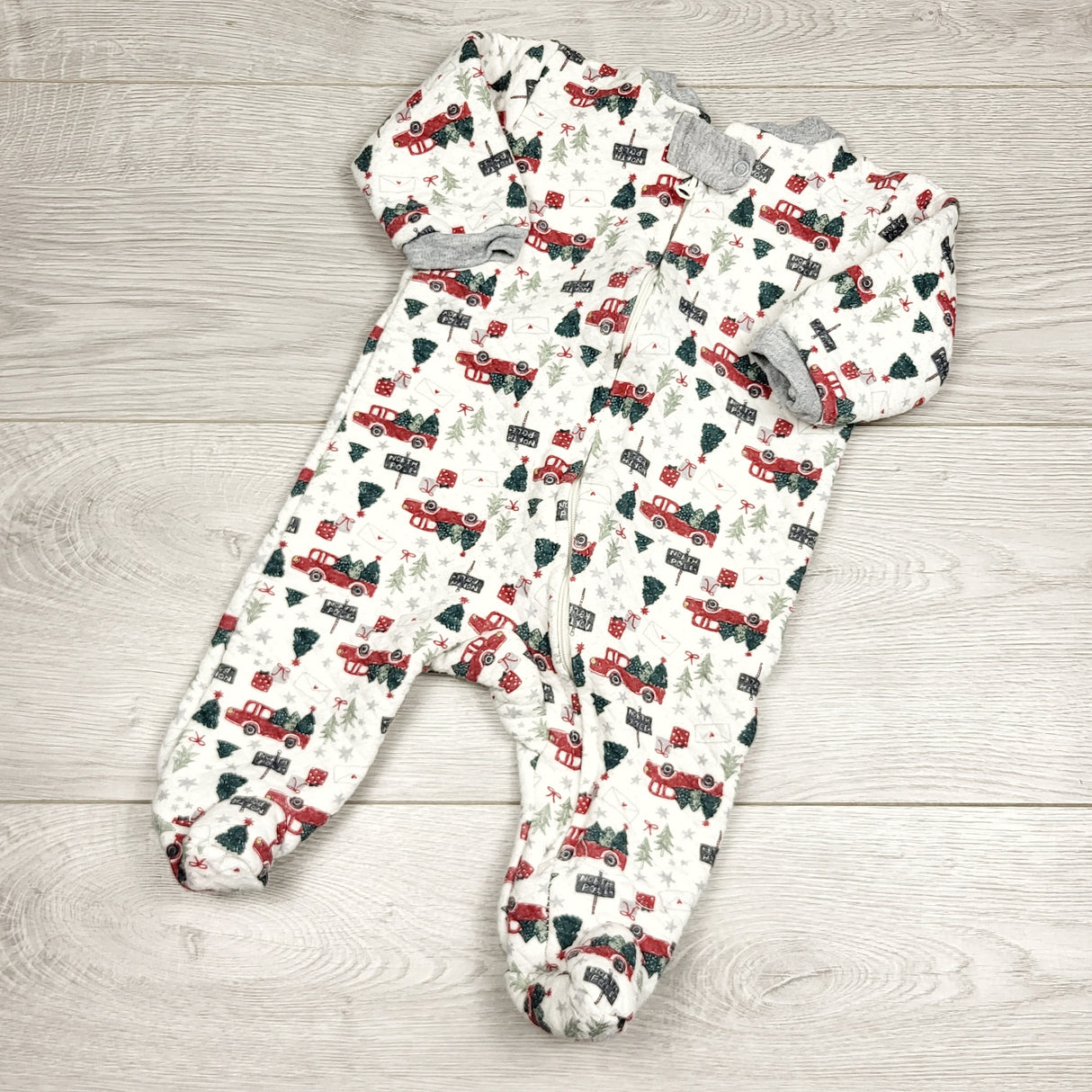 RBEN2 - Chick Pea white quilted holiday themed sleeper. Size 3-6 months