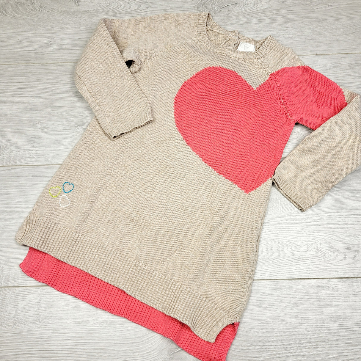 LBYL3 - Beige sweater dress with heart. Size 3T