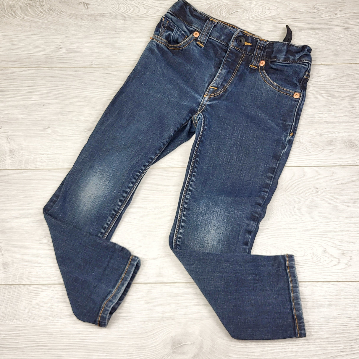 KHAN2 - Volcom straight leg "Vorta" jeans. Size 5T