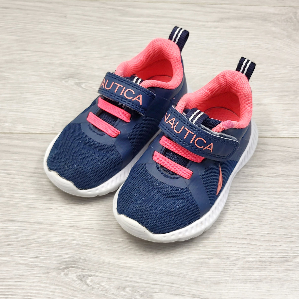 KWTT1 - Nautica navy and pink running shoes. Size 5