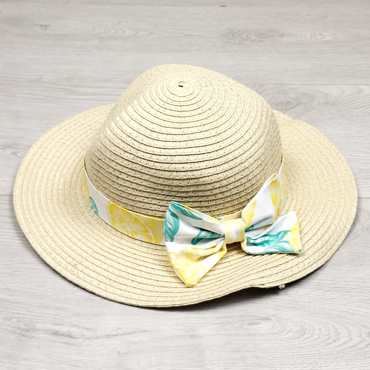 SHYS1 - Straw sun hat. Seems toddler sized