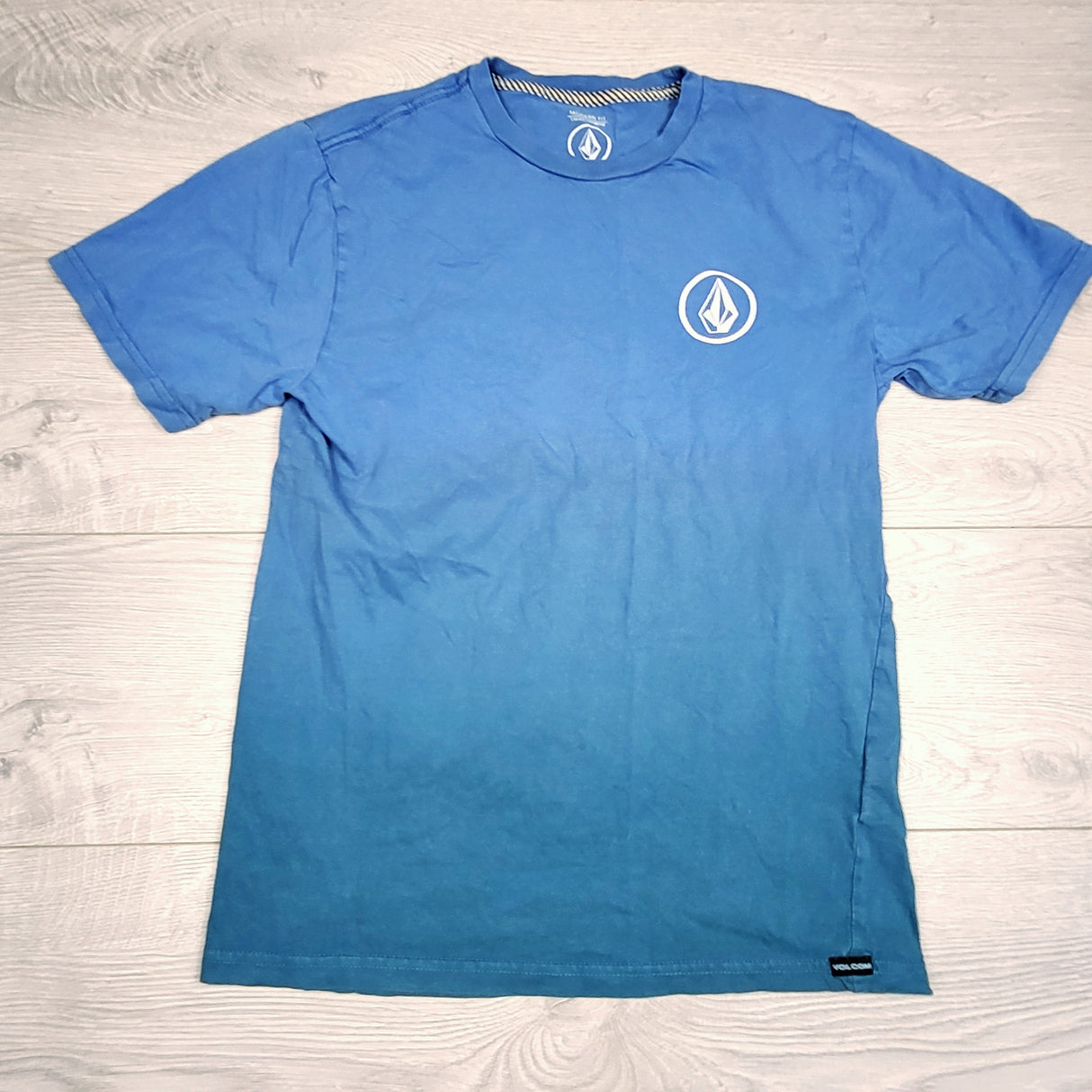 SHYS1 - Volcom blue ombre modern fit t-shirt. Size large