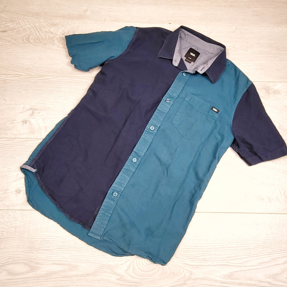 SHYS1 - Vans teal and navy button down shirt. Size large