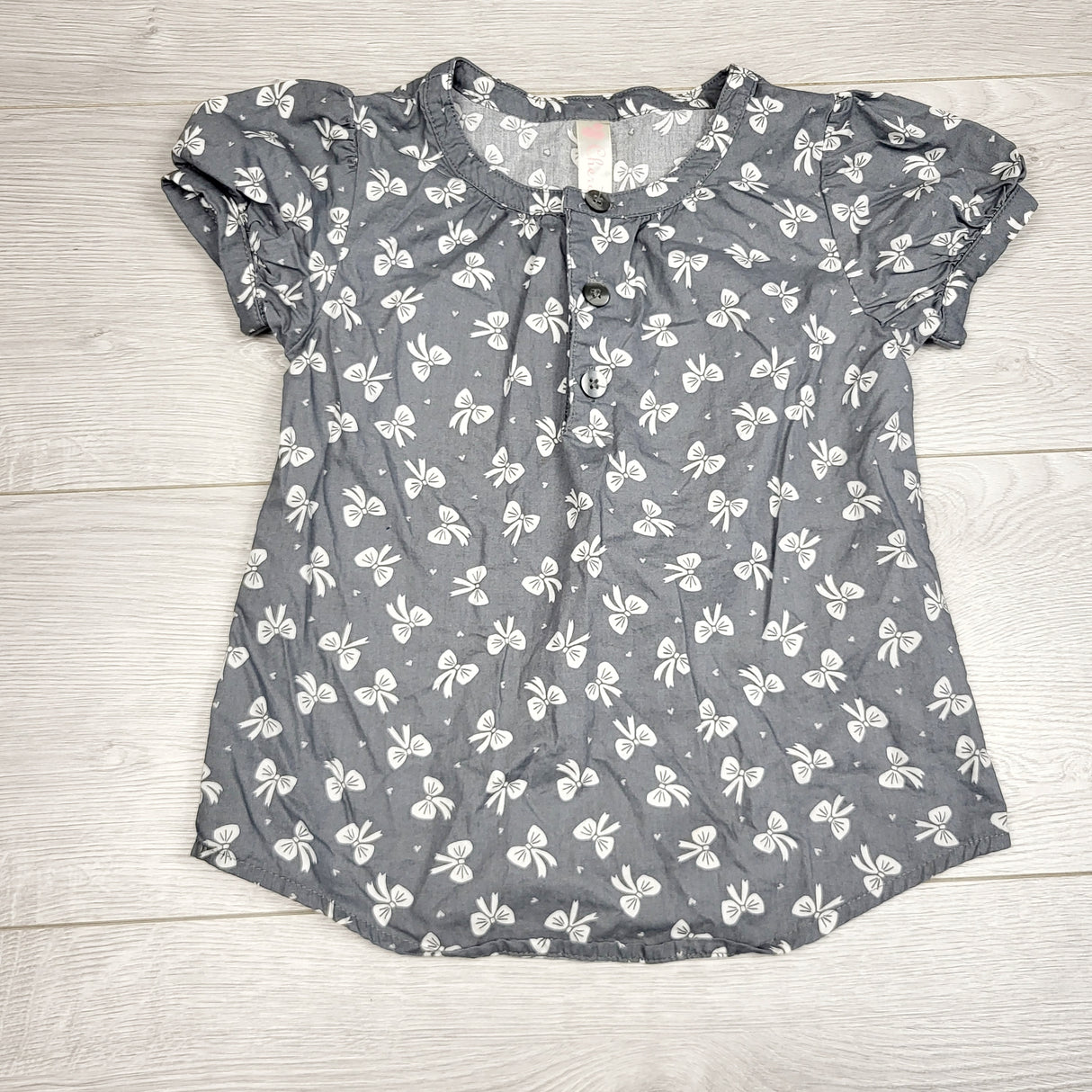 JFLM1 - Cherokee grey blouse with bows. Size 4T