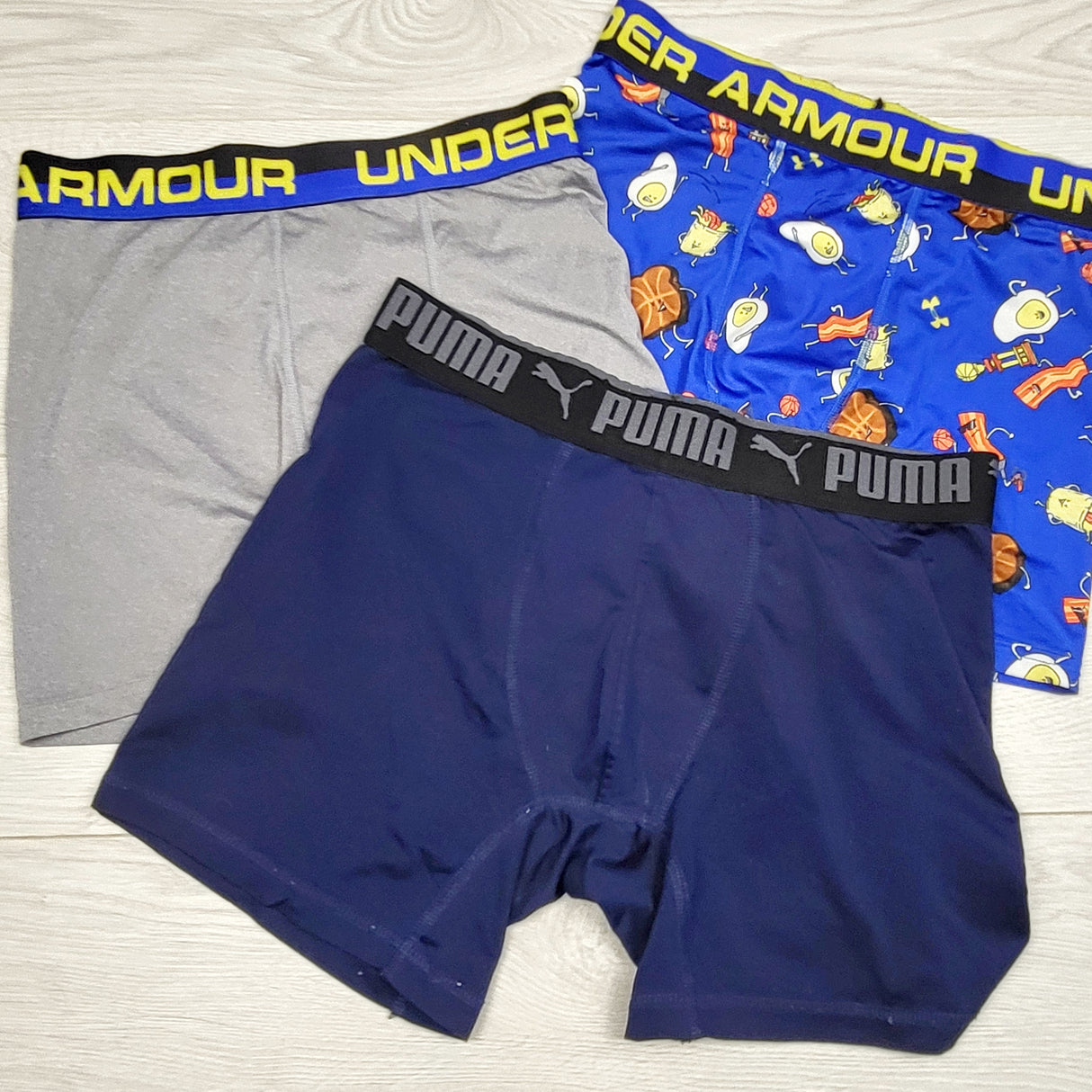 SHYS2 - Under Armour 3pc boxer briefs. Size large