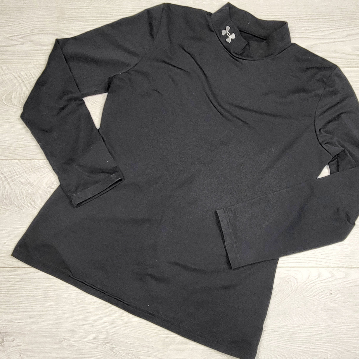 SHYS2 - Under Armour black fitted ColdGear long sleeved shirt. Size XL