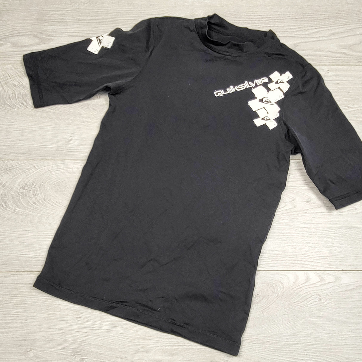 SHYS2 - Quiksilver black rash guard. Size 16