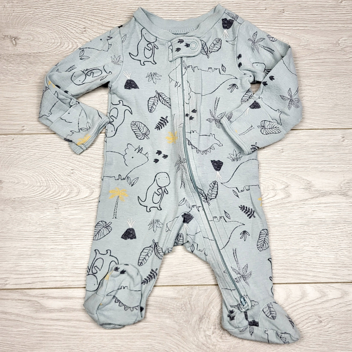 KWTT22 - Carters blue-grey zippered cotton sleeper with dinosaurs. Newborn size