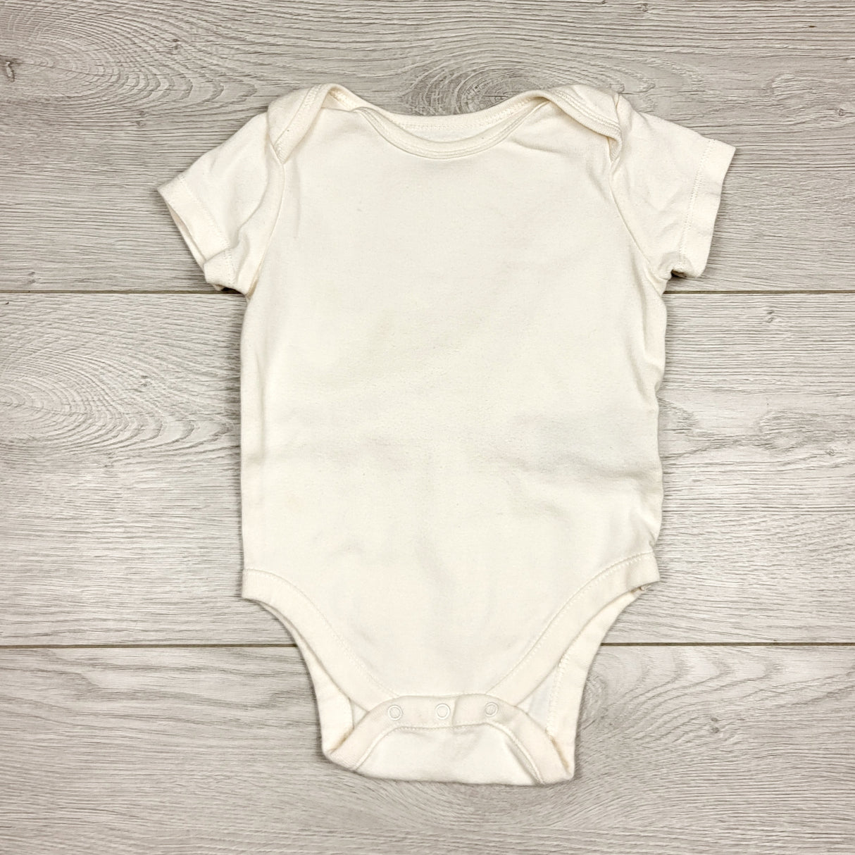 MBLK1 - Old Navy cream coloured bodysuit. Size 6-12 months