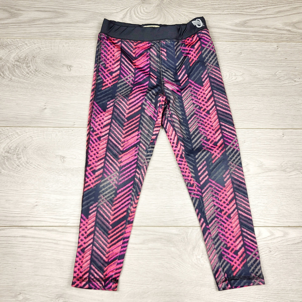 AKUR11 - Oshkosh grey and pink patterned active leggings. Size 4T