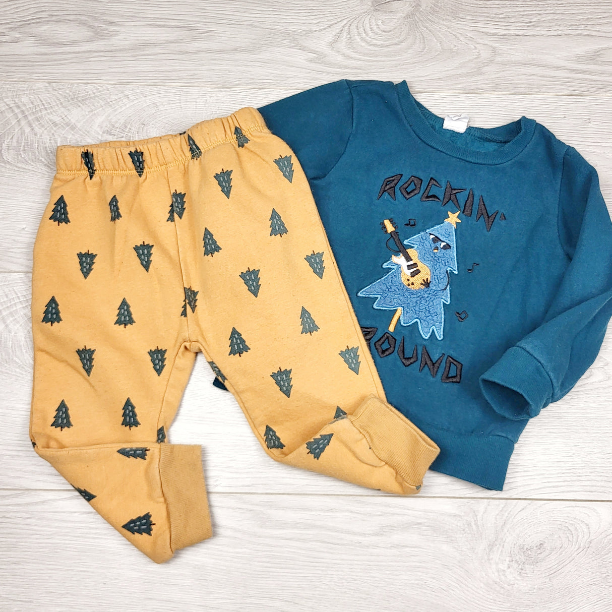 MIRE3 - PL Baby yellow and teal 2pc fleecy lined set with Christmas tree. Size 18 months