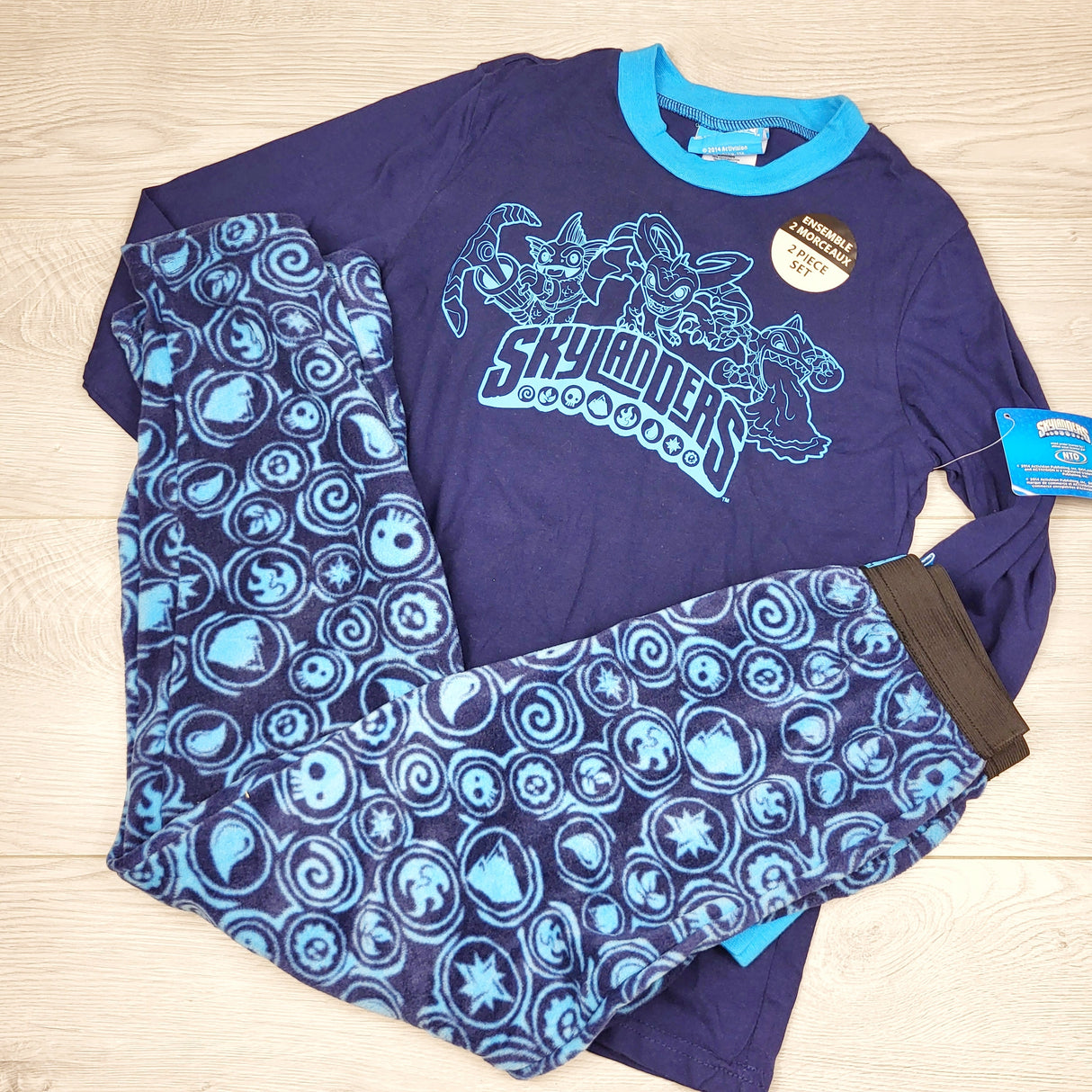 SPLT11 - NEW - Skylanders 2pc PJs (pants are fleece). Size 8