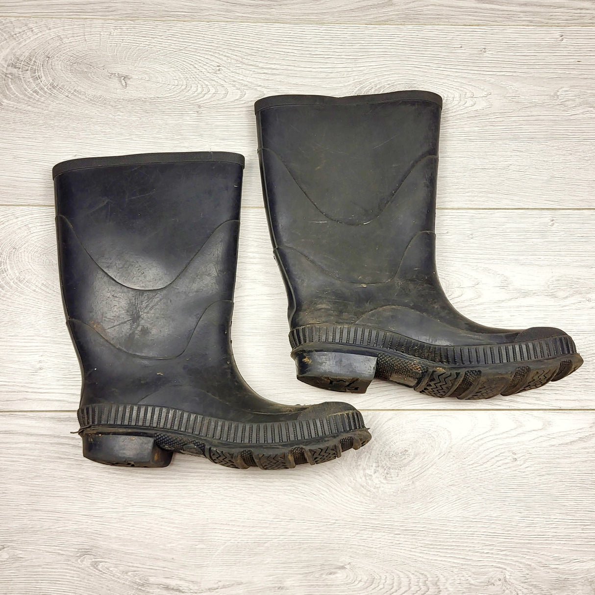 MHL3 - All black rain boots. Youth size 3