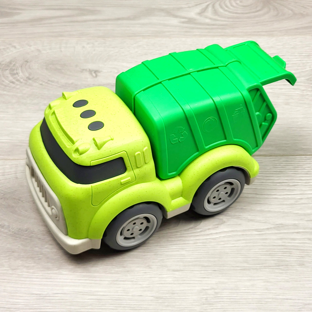 JFLM2 - Plastic garbage truck toy