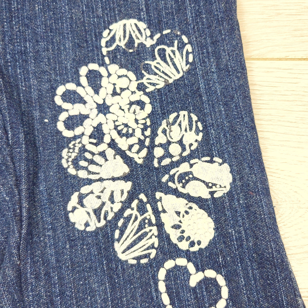 JFLM2 - Toddler jeans with floral embroidery. Size 2T