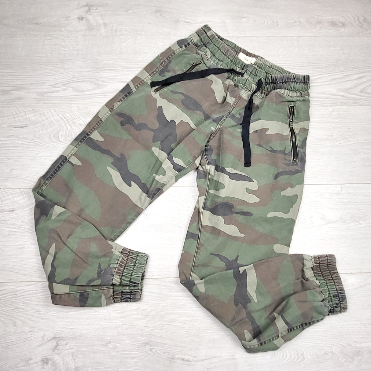 SHYS3 - TNA camouflage joggers. Ladies XS