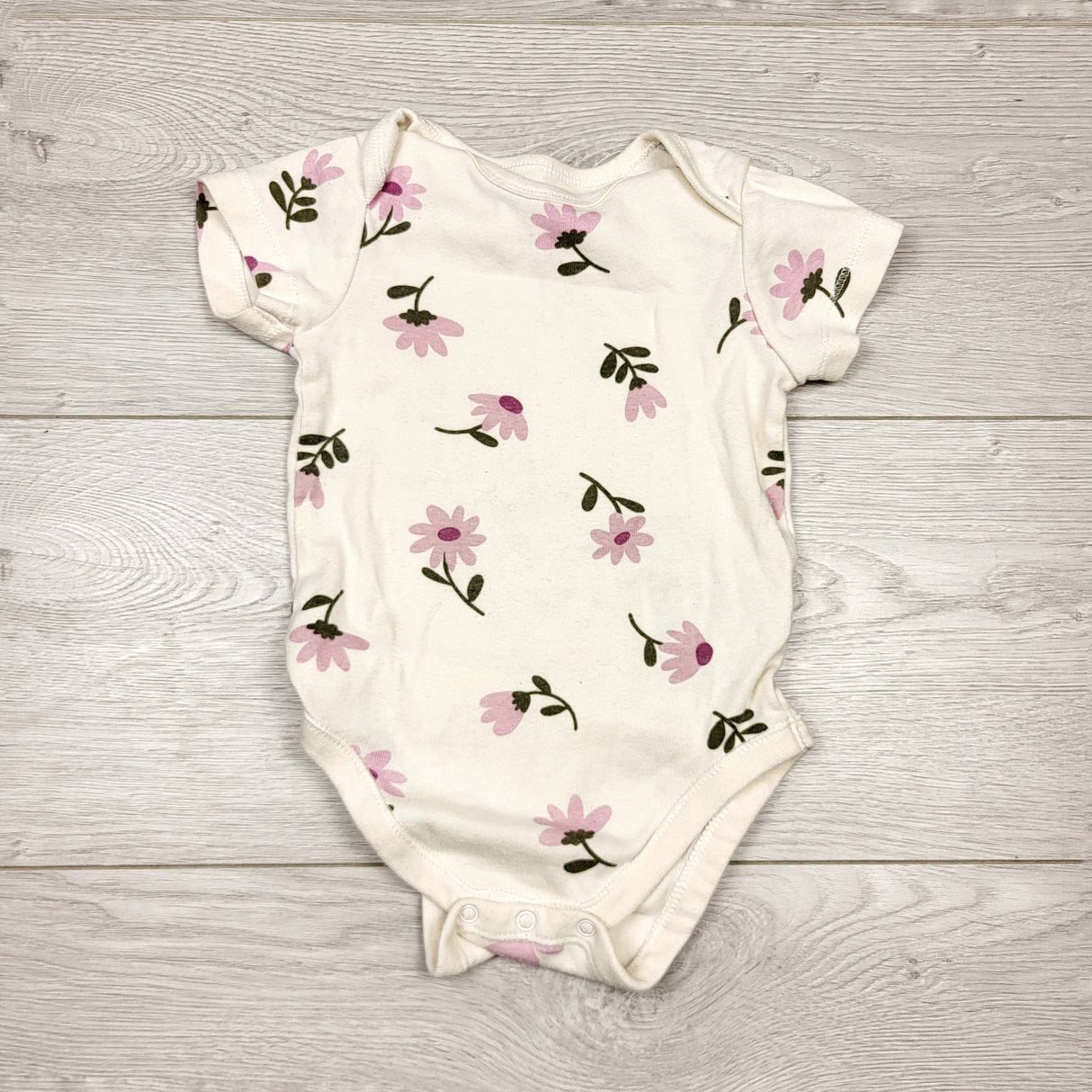 MBLK22 - Old Navy cream coloured floral print bodysuit. Size 6-12 months