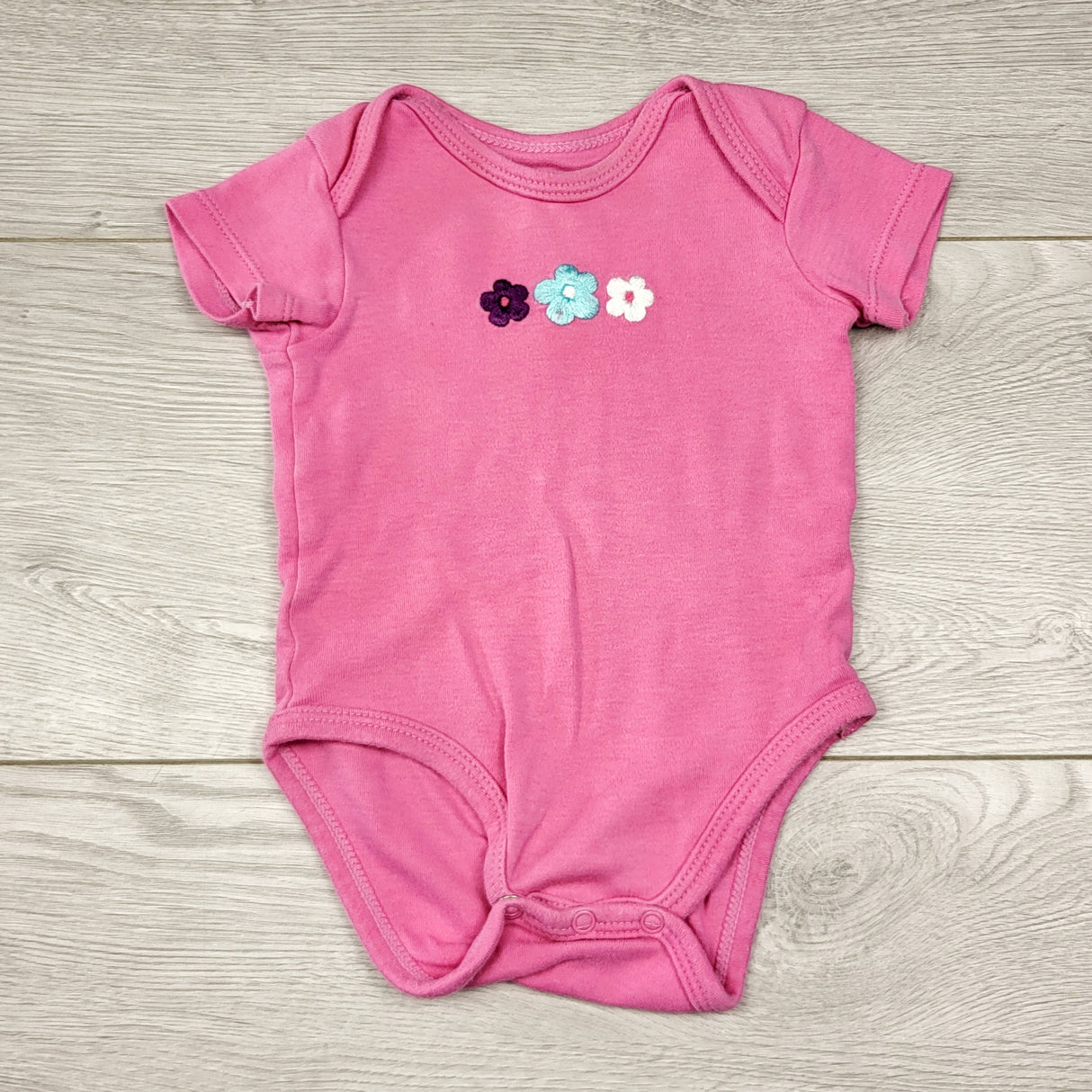 KWTT24 - Pekkle pink bodysuit with flowers. Size 3 months